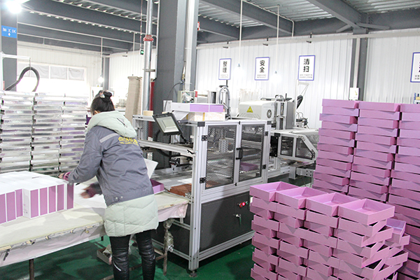 包裝廠正在定做