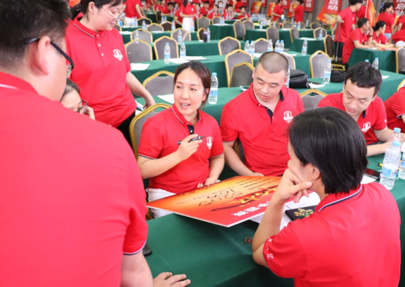 包裝盒定制廠家：月餅盒立體燙金的特點有哪些