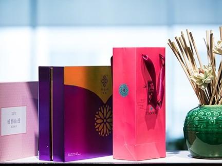 高端包裝盒定制中圖形與文字是如何排版的