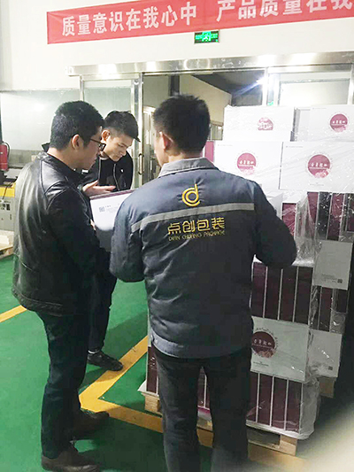 到點創包裝廠里參觀